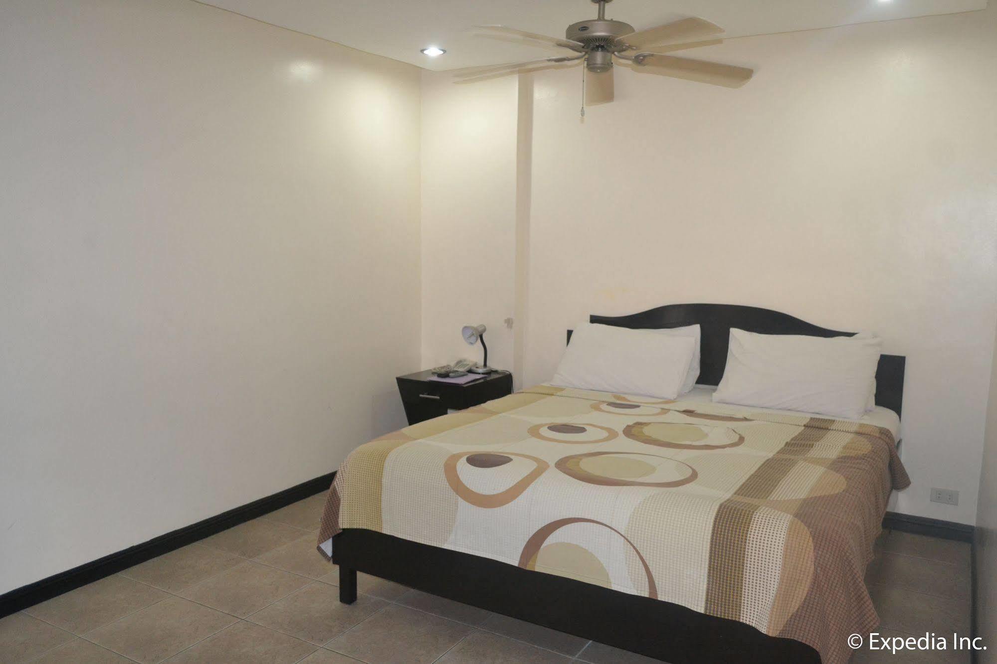 บูมเมอแรง โฮเต็ล Hotel อังเฮเลส ภายนอก รูปภาพ