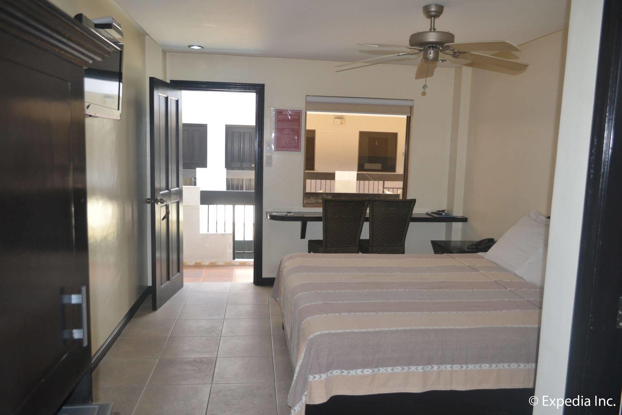 บูมเมอแรง โฮเต็ล Hotel อังเฮเลส ภายนอก รูปภาพ