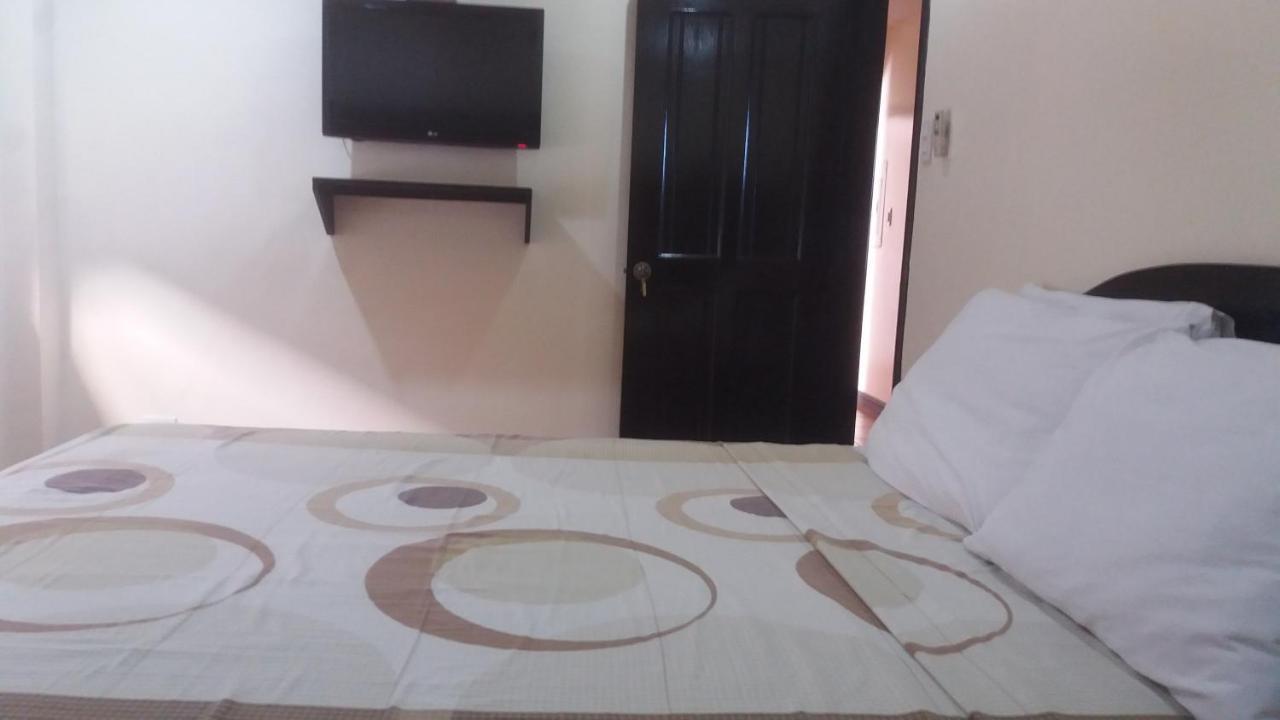 บูมเมอแรง โฮเต็ล Hotel อังเฮเลส ภายนอก รูปภาพ