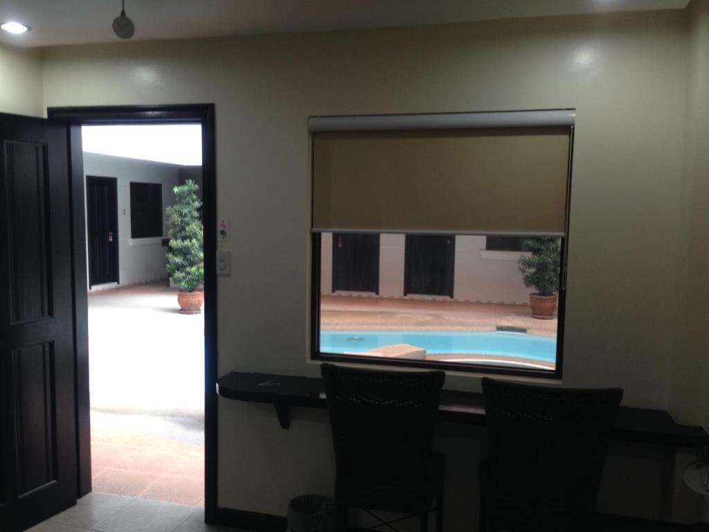 บูมเมอแรง โฮเต็ล Hotel อังเฮเลส ภายนอก รูปภาพ