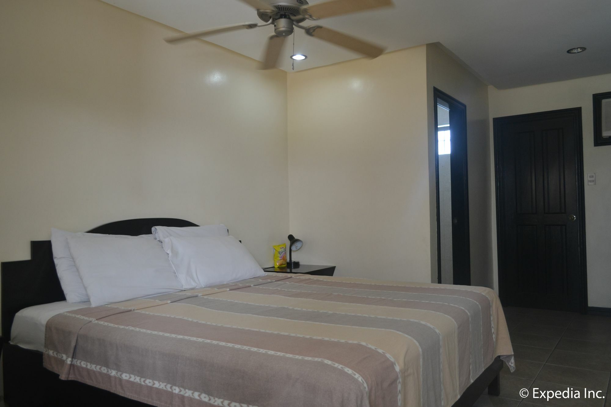 บูมเมอแรง โฮเต็ล Hotel อังเฮเลส ภายนอก รูปภาพ